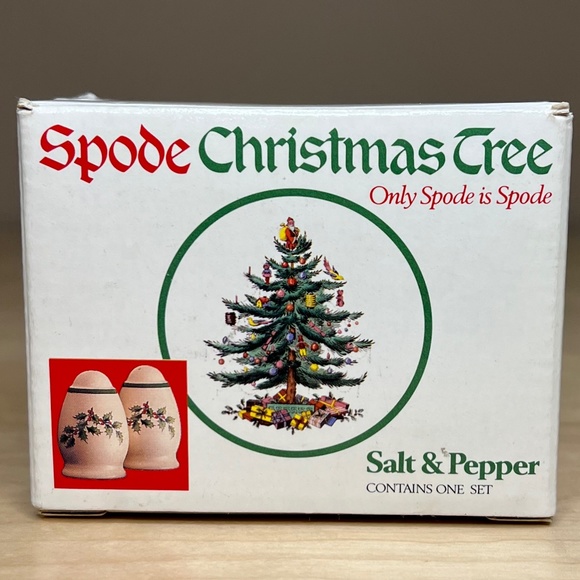Vintage Spode Salt and Pepper Shaker Set in Christmas Tree Pattern - Picture 6 of 7